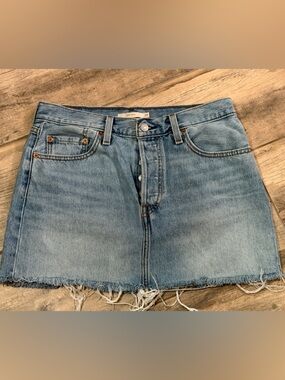 Levi’s Light Wash Denim Mini Skirt with Frayed Hem